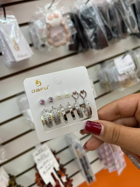 CONJUNTO COM 6 PARES DE BRINCOS COR prata