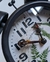 Reloj con insectos en internet