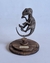 Embrión de velociraptor en cúpula estilo victoriano - El Gabinete de Curiosidades