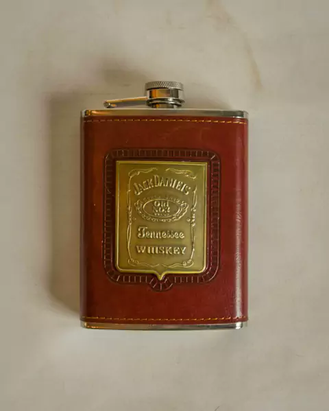 Petaca Whiskey (Marrón)