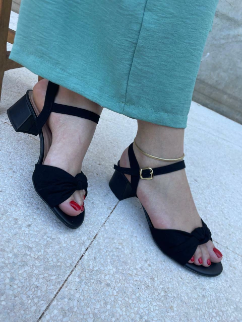 Sandália Numeração Especial Salto 5 cm em Camurça Macia com frente nó - comprar online