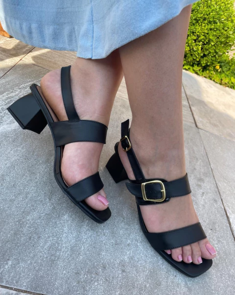 Sandália Numeração Especial com Fivela ajuste Salto 5 Fashion - comprar online