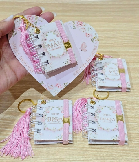 Mini Bíblia com versículos chaveiro Dia das Mães - Pamella Vieira