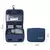 Necessaire portátil impermeável em polyester, aberta, mostrando compartimentos para organização de higiene e cosméticos. Dimensões: 41cm de altura, 23cm de largura e 19cm de profundidade.