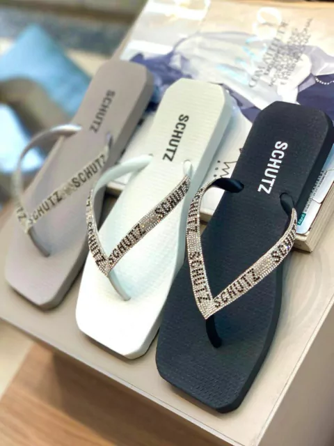 Chinelo Bico Quadrado Strass Schutz