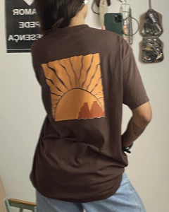 Camiseta Oversized Noronha Marrom na internet