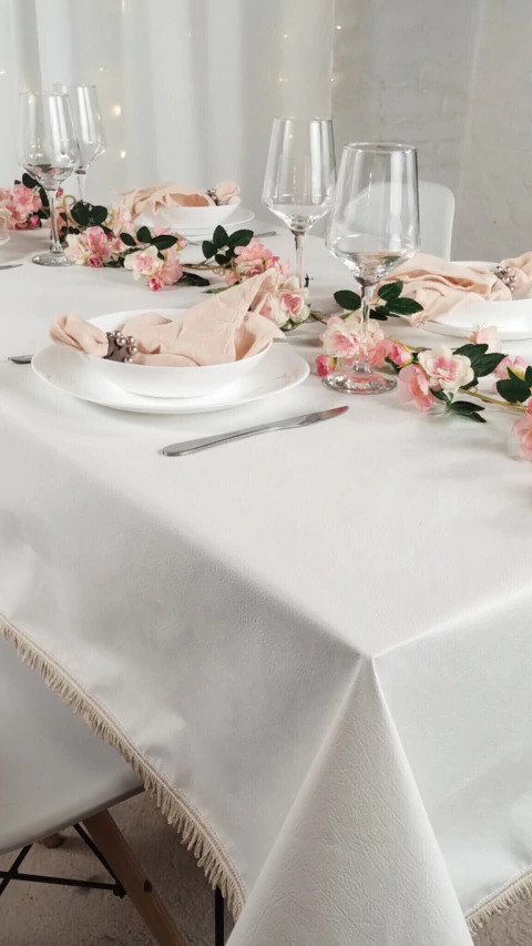 Mantel de Ecocuero Cuadrado con Caída y Flecos - Blanco