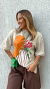 T-Shirt Oversized Mulher - Ruiva Flor - comprar online