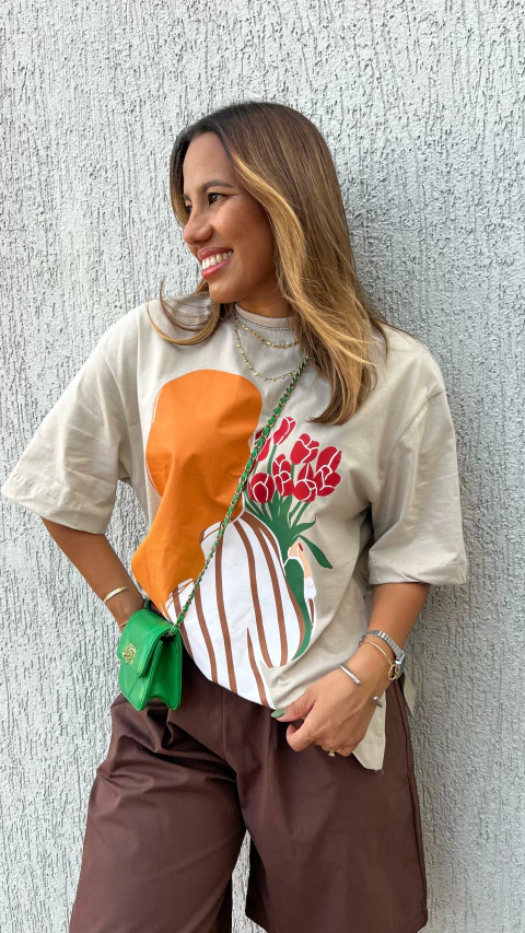 T-Shirt Oversized Mulher - Ruiva Flor - comprar online