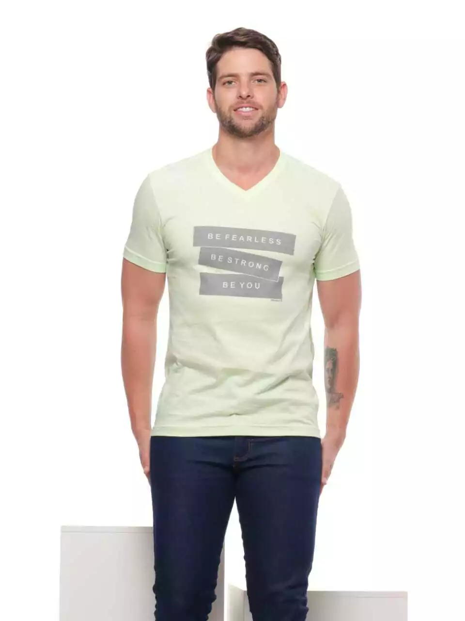 Camiseta Estampada Gola V Strong