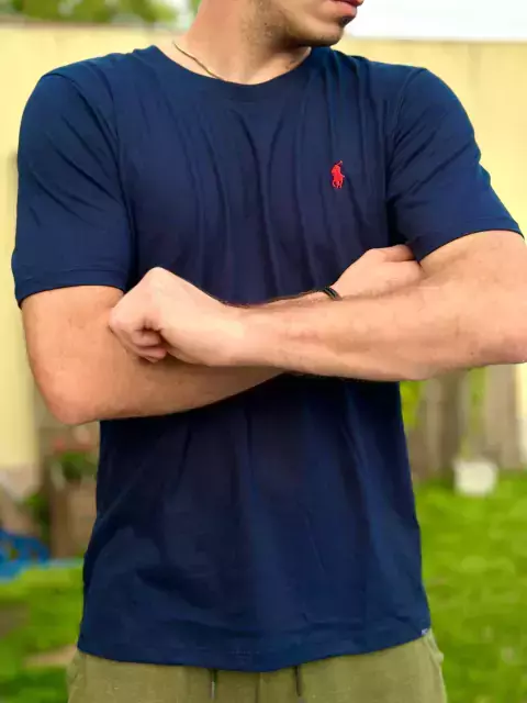 REMERA POLO CLÁSICA AZUL MARINO