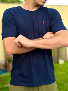 REMERA POLO CLÁSICA AZUL MARINO