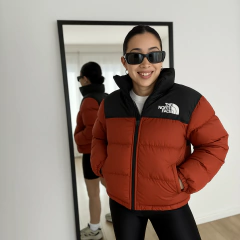 CAMPERA TNF NUPTSE LADRILLO - comprar online