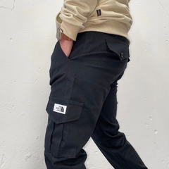 JOGGER CARGO TNF NEGRO en internet