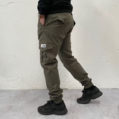 JOGGER CARGO TNF VERDE MILITAR