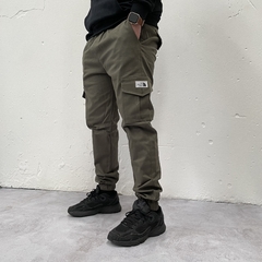 JOGGER CARGO TNF VERDE MILITAR en internet