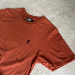 Imagen de REMERA POLO CLÁSICA LADRILLO