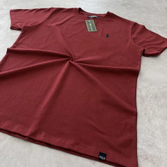 REMERA POLO CLÁSICA CEREZO - Elixir Indumentaria