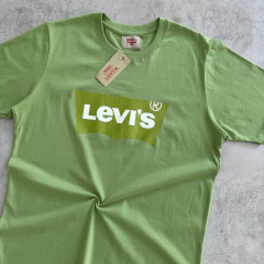 REMERA LEVI´S VERDE OLIVA en internet
