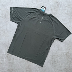 REMERA ENTRENAMIENTO UNDER ARMOUR GRIS