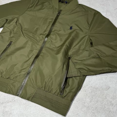 ROMPEVIENTO BOMBER POLO VERDE - Elixir Indumentaria