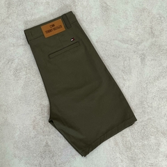 BERMUDA CHINA TOMMY VERDE MILITAR - tienda online