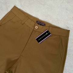 BERMUDA CHINA TOMMY MARRON - comprar online