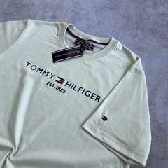 REMERA TOMMY CRUDO - Elixir Indumentaria