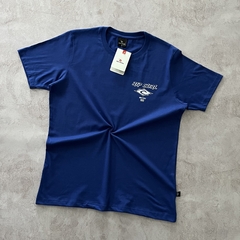 REMERA RIP CURL ESTAMPA BORN AT BELLS AZUL FRANCIA