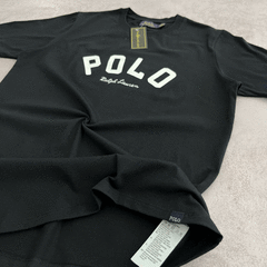 REMERA POLO URBAN NEGRA - Elixir Indumentaria