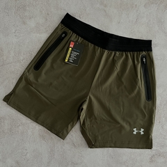 SHORT DE ENTRENAMIENTO UNDER VERDE