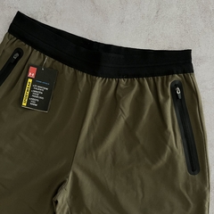 SHORT DE ENTRENAMIENTO UNDER VERDE en internet