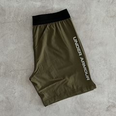 SHORT DE ENTRENAMIENTO UNDER VERDE - tienda online
