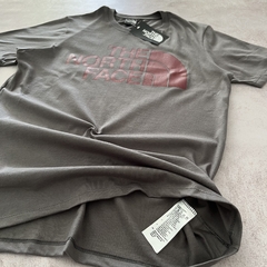 REMERA TNF GRIS HUMO - Elixir Indumentaria