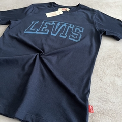 REMERA LEVI´S ESTAMPA 3D AZUL MARINO en internet