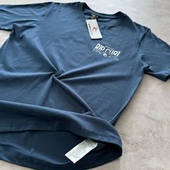 REMERA RIP CURL ESTAMPA BORN AT BELLS PETROLEO - Elixir Indumentaria