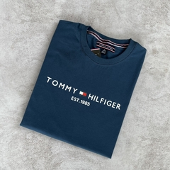 REMERA TOMMY PETROLEO - tienda online
