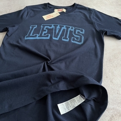 REMERA LEVI´S ESTAMPA 3D AZUL MARINO - Elixir Indumentaria