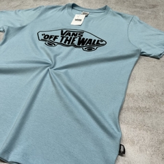 REMERA VANS OTW CELESTE en internet