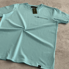 REMERA POLO MINIMAL CELESTE en internet