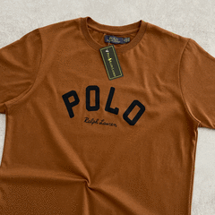 REMERA POLO URBAN DULCE DE LECHE - comprar online