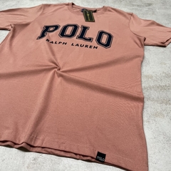 REMERA POLO ROSA VIEJO ESTAMPA en internet