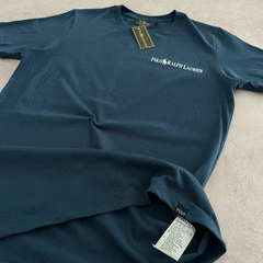 REMERA POLO MINIMAL PETROLEO - Elixir Indumentaria
