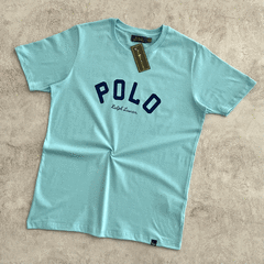 REMERA POLO URBAN CELESTE