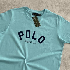 REMERA POLO URBAN CELESTE - comprar online