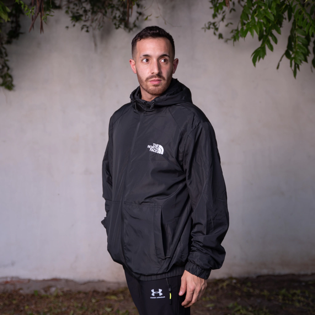 ROMPEVIENTO TNF IMPORTADO NEGRO