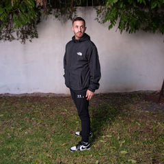 ROMPEVIENTO TNF IMPORTADO NEGRO - comprar online