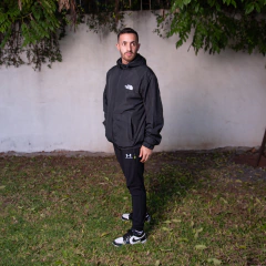 ROMPEVIENTO TNF IMPORTADO NEGRO - comprar online