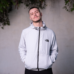 ROMPEVIENTO TNF IMPORTADO GRIS