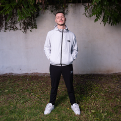 ROMPEVIENTO TNF IMPORTADO GRIS - comprar online